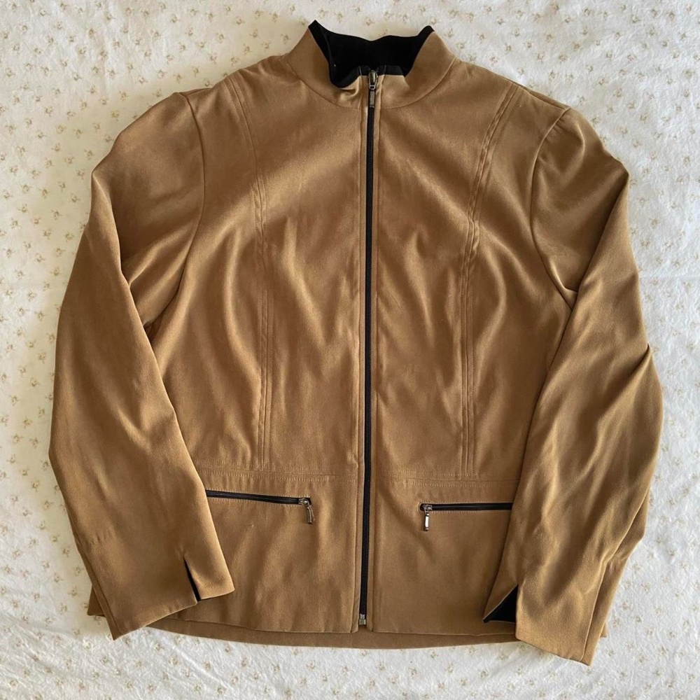 tan zip up jacket 🫶🏼